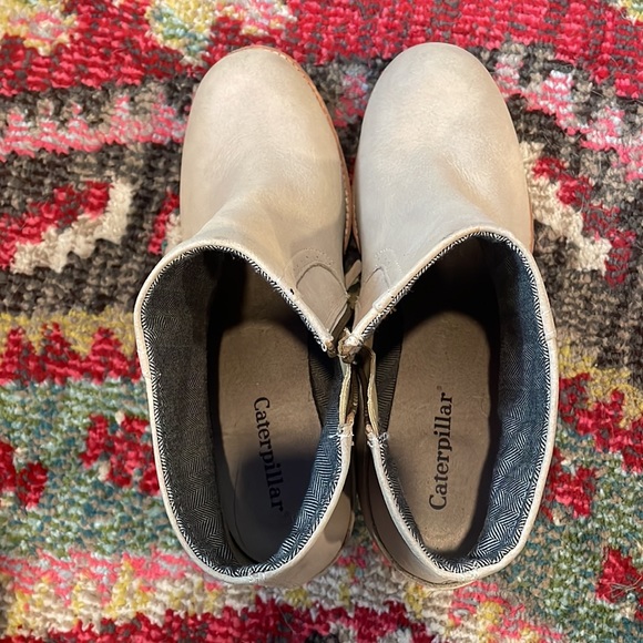 Caterpillar cream booties - size 10 - Picture 2 of 6